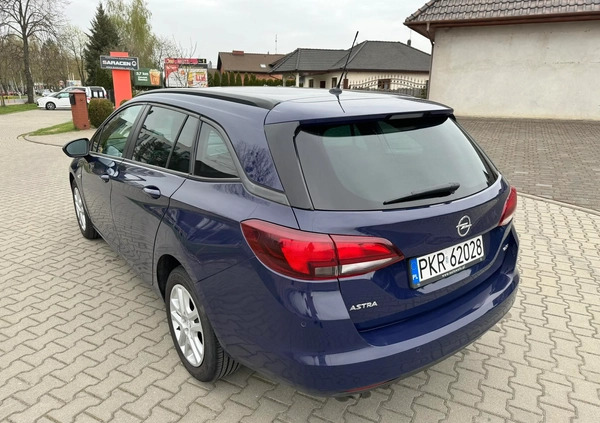 Opel Astra cena 34800 przebieg: 185296, rok produkcji 2017 z Krotoszyn małe 137